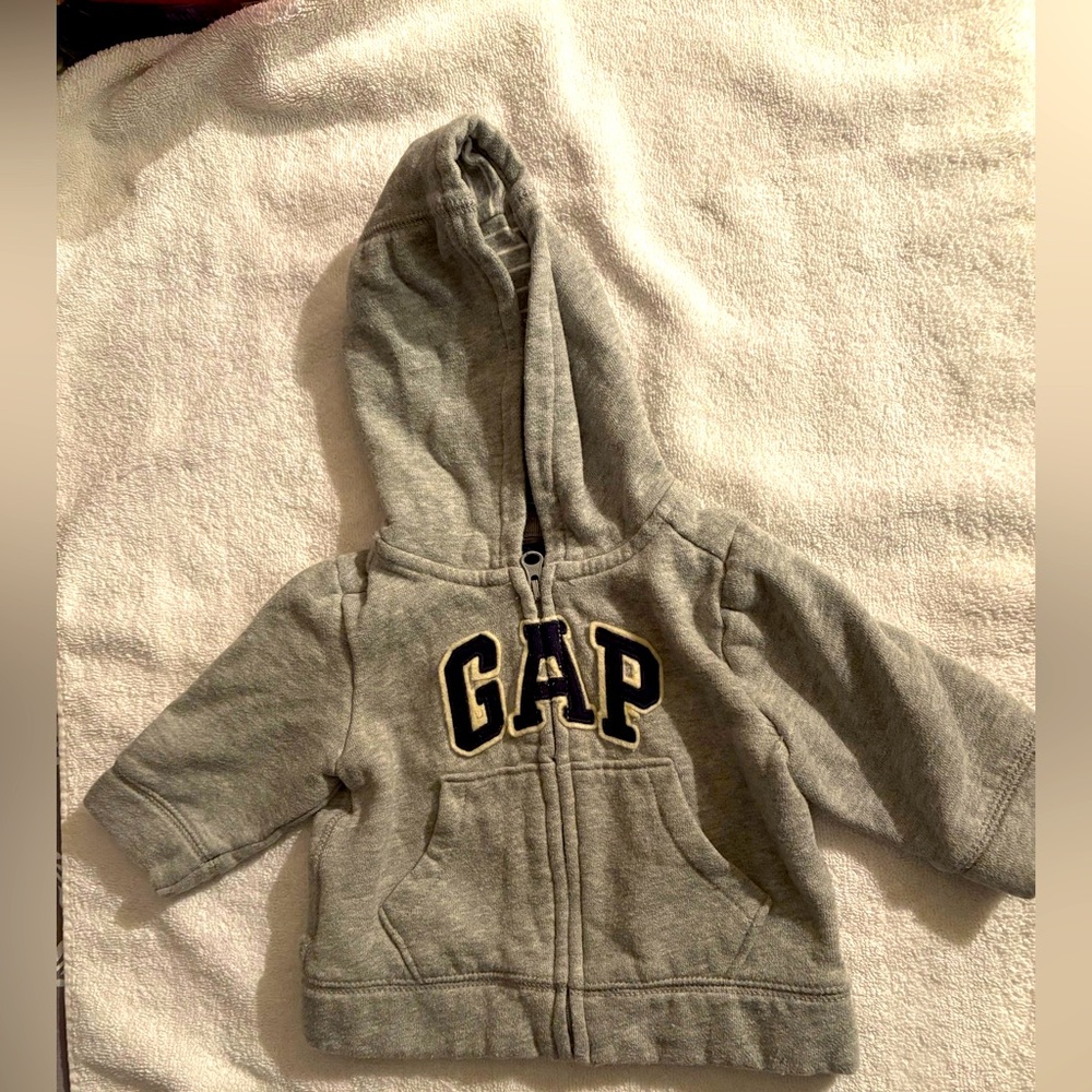 GAP Gray Zip-Up Hoodie size 3-6mths